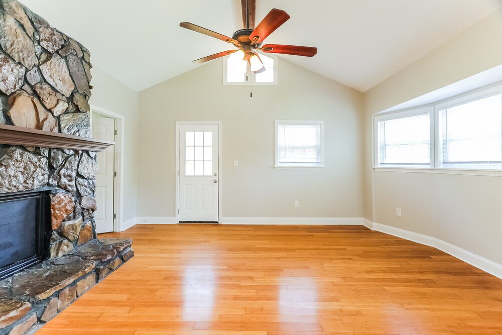 Building Photo - 5632 6th Ave S