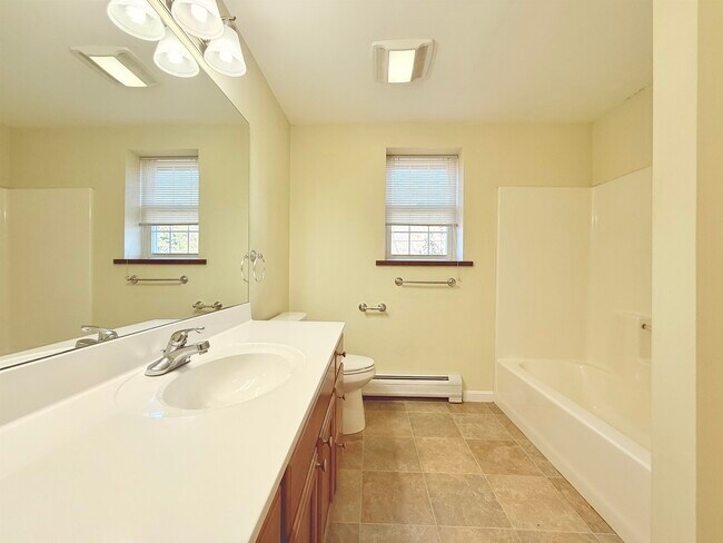 Building Photo - 80 Main St