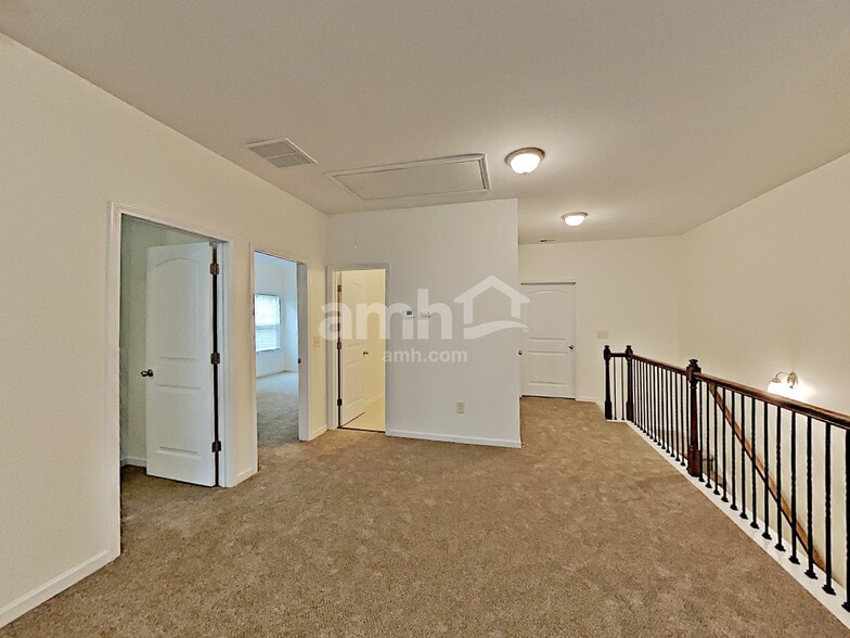 Building Photo - 105 Hickory Village Cir