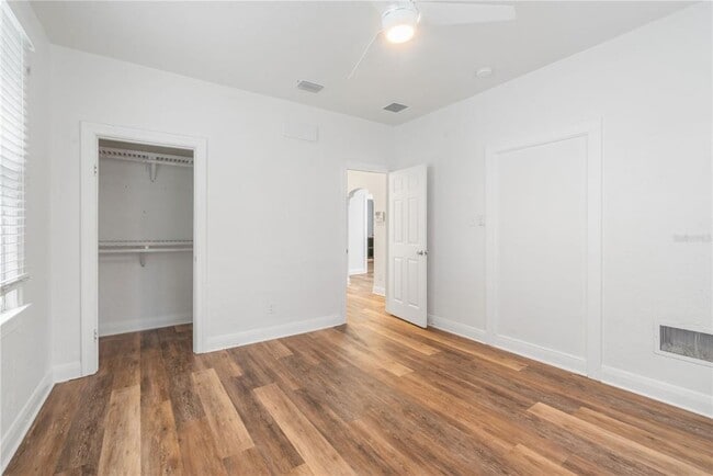 Building Photo - 206 N Albany Ave