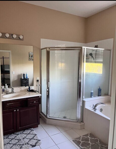 Building Photo - 16082 Via Solera Cir