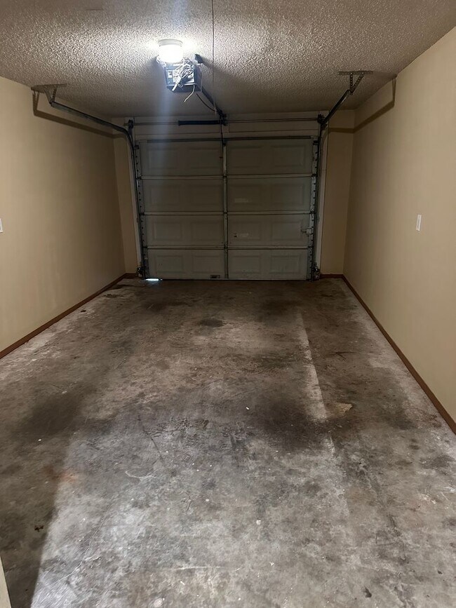 Building Photo - 142-144 Northaven