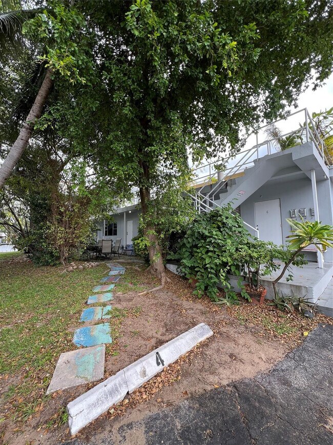 Building Photo - 3111 NE 29th St