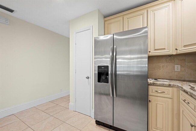 Building Photo - 3057 NW 103rd Ln