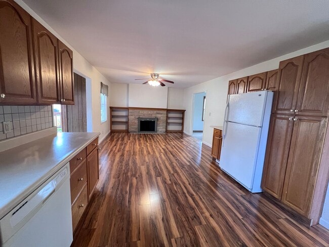 Building Photo - 5 Bedroom home on the NE side of Grand Rapids