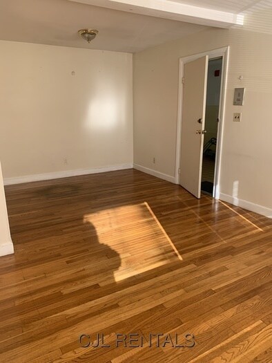 Building Photo - 7 Spruce St