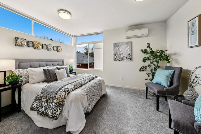 Building Photo - 3bd/1.75ba Seattle Townhouse