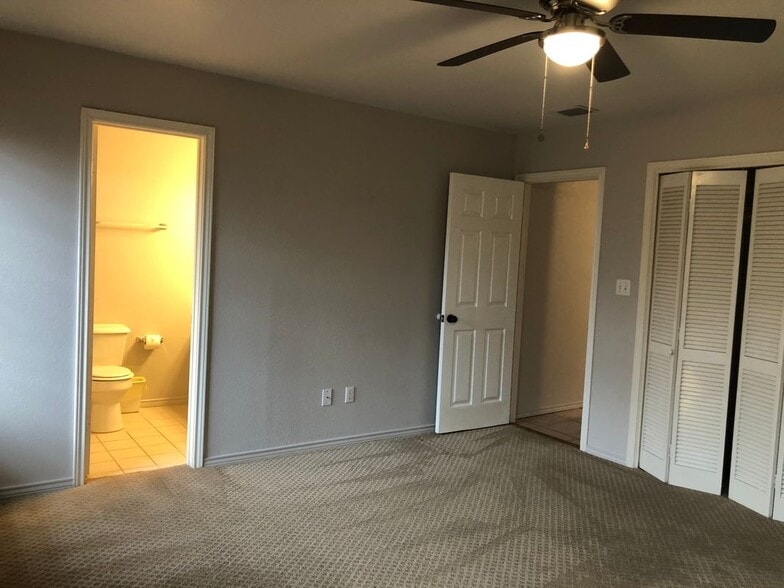 Building Photo - 108 E Jupiter Ln