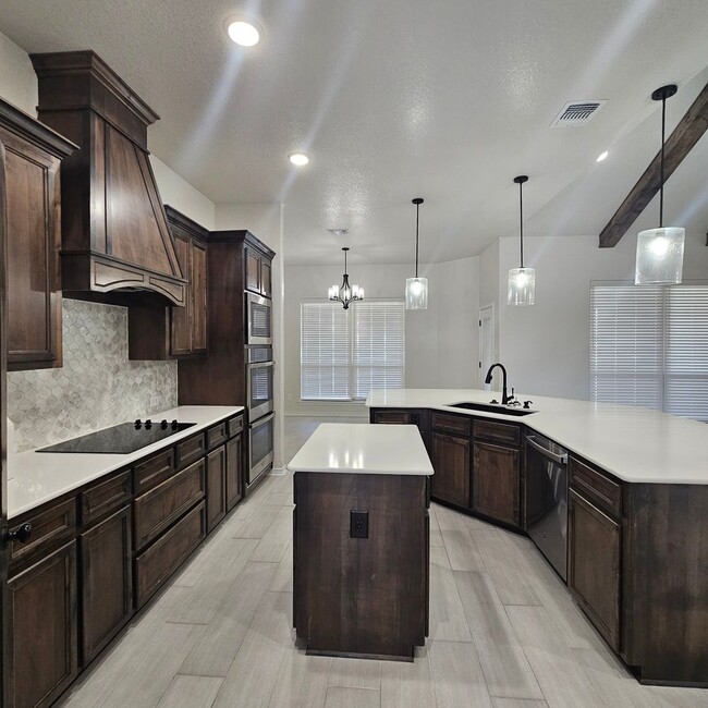 Building Photo - Beautiful new custom home