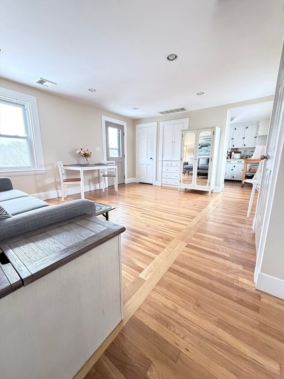 Building Photo - 94 Bolivar St