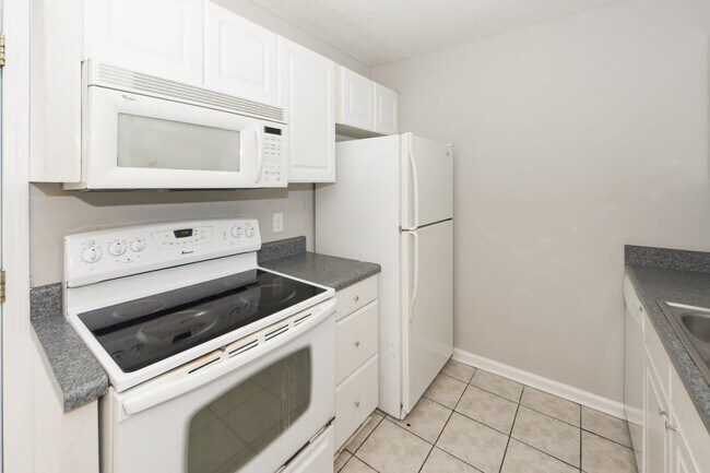Building Photo - 1305 Mathis Ferry Rd