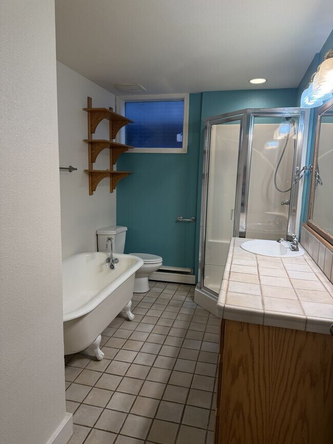 Building Photo - 1150 N 5th St