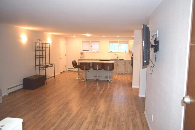 Building Photo - 720 Dogwood St