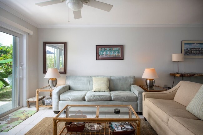 Building Photo - 1 Bedroom 1 Bathroom Furnished Condo pool view- 6 month Lease