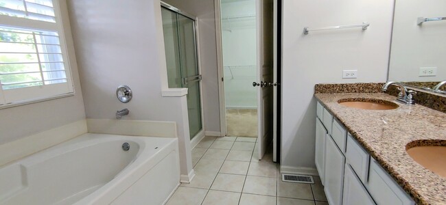 Building Photo - 564 Woods Creek Ln