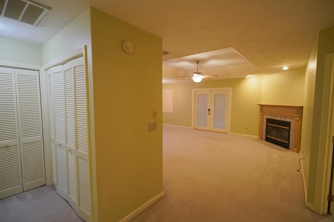 Building Photo - 4424 Stratfordshire Ct