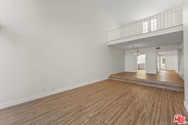 Building Photo - 4338 Redwood Ave