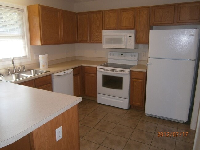 Building Photo - 414 Kenwood Dr