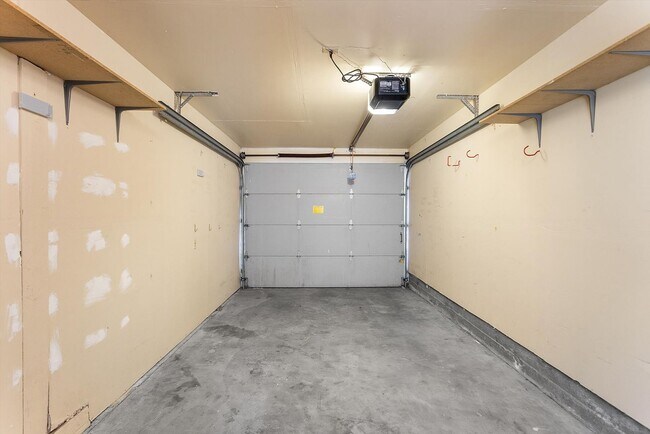 Building Photo - 1527 Verdi St