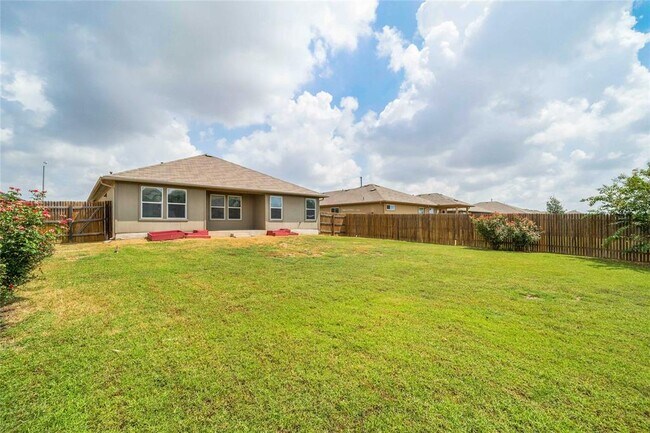 Building Photo - 314 Foxglove Dr