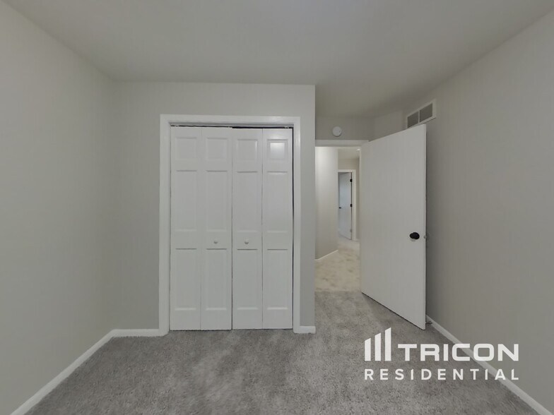 Building Photo - 1414 Lakewood Dr
