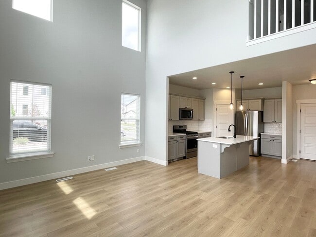 Building Photo - Awesome Corner Townhome at Mountain Ridge!