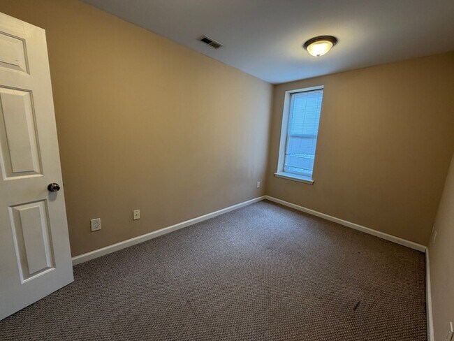 Building Photo - 1725 W Berks St