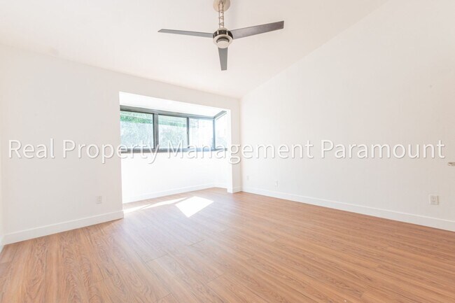 Building Photo - Spectacular 2 Bedroom, 2 Bath Condo with L...