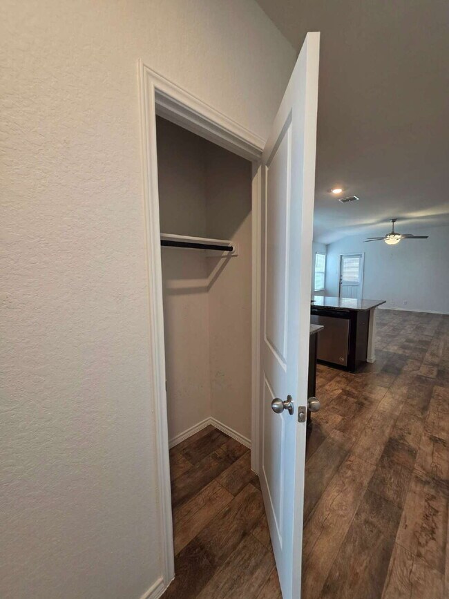Building Photo - Ready Now – Freshly Painted & Move-In Ready!