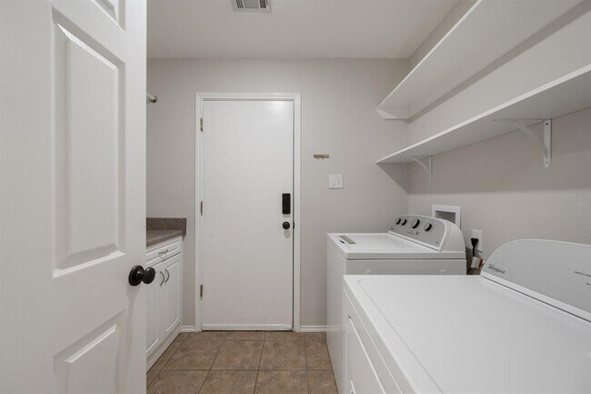 Building Photo - 108 David Dr