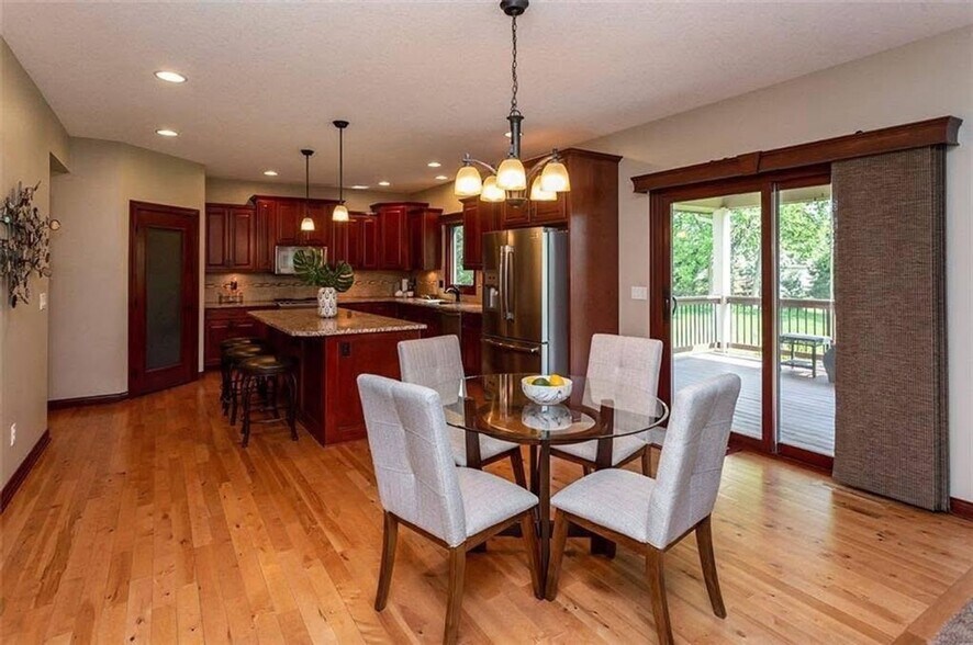 Building Photo - 8700 Wooded Point Dr