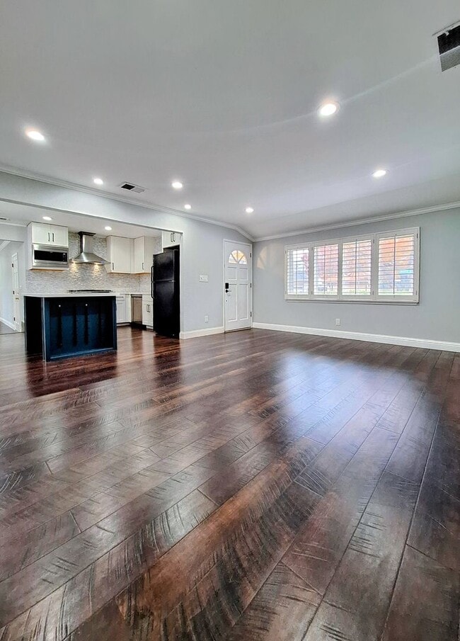 Building Photo - Beatifully Remodeled 3bd Single Story House With Pool!