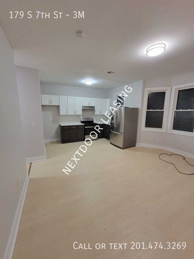 Building Photo - 179 S 7th St