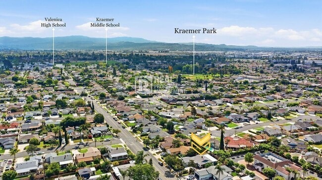 Building Photo - 726 primrose-