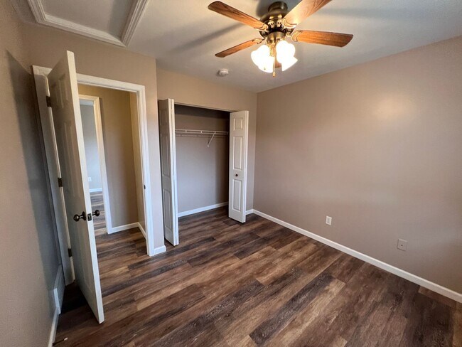 Building Photo - Spacious Split-Level Retreat Just Minutes ...