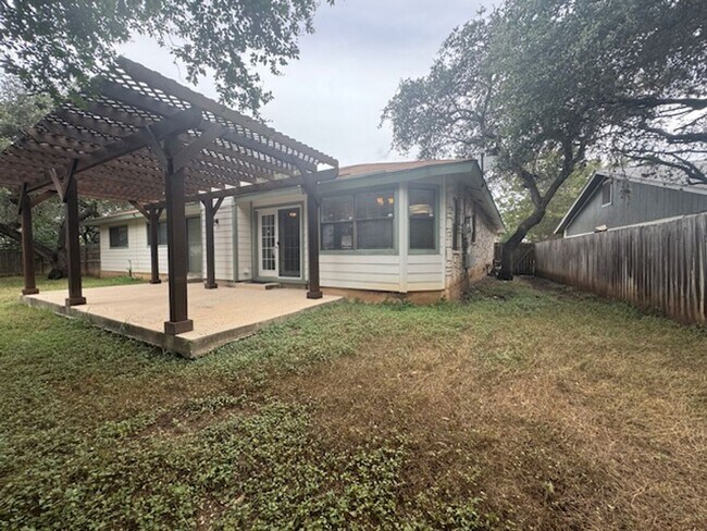 Building Photo - What a Gem! Spacious, Renovated 1-Story Ho...