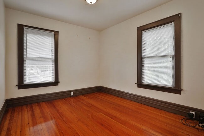 Building Photo - 126-126.5-1265 Frambes Ave
