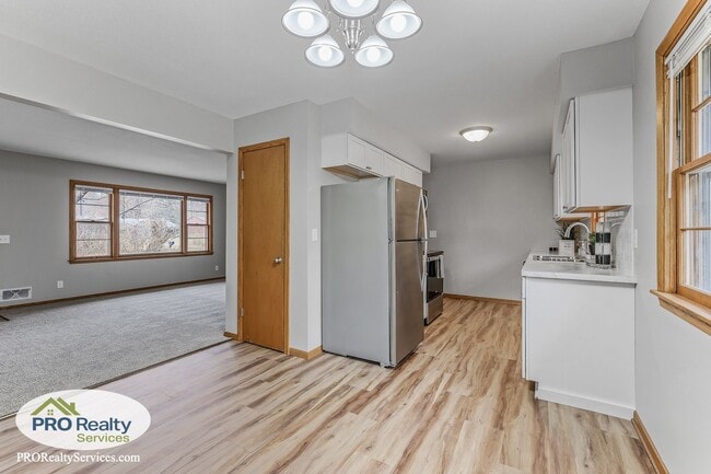 Building Photo - 3 Bedroom House on a Large Lot