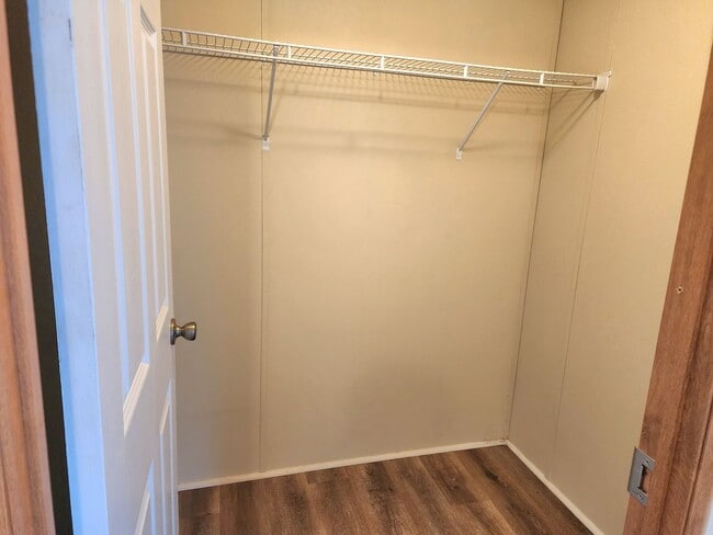 Building Photo - Inviting 3 bedroom 2 bath House with fenced yard