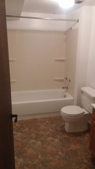 Building Photo - 520 N 19th Ave