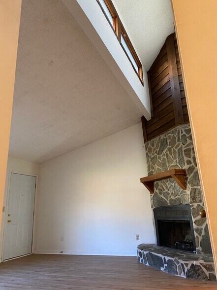 Apt 2 - 5010 Hawthorne Ct