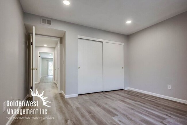 Building Photo - Spacious 3Bdm 2Ba Condo in Mission Valley ...