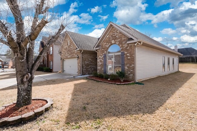 Building Photo - 2520 Stonecreek Trail