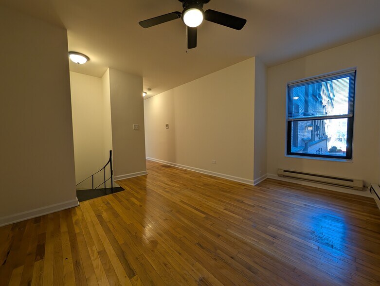 Building Photo - 813 W Cornelia Ave