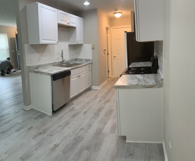 Building Photo - 289 Silver Ridge Dr