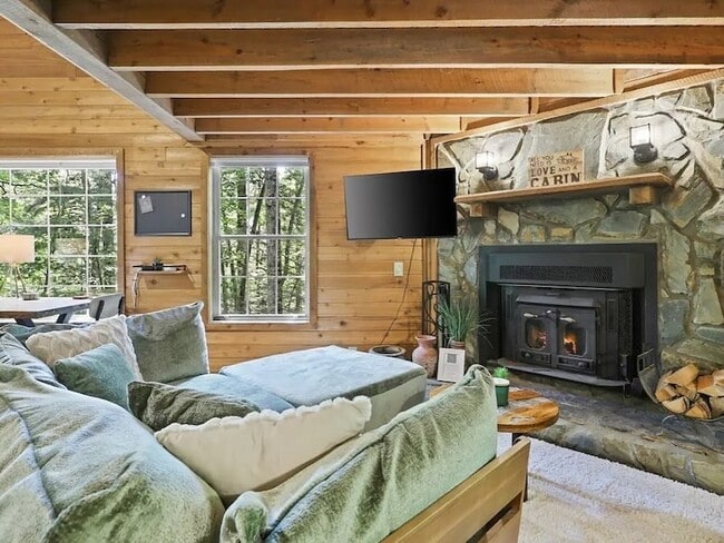 Building Photo - 166 Nantahala Pass Rd