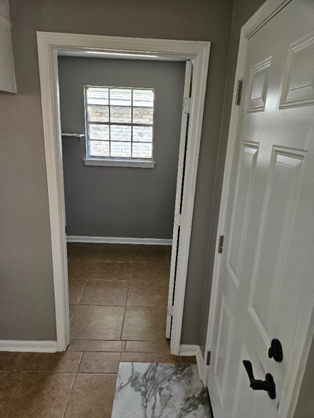 Building Photo - 311 Crestview Ave