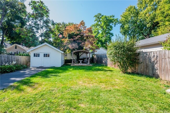 Building Photo - 116 W Spruce St