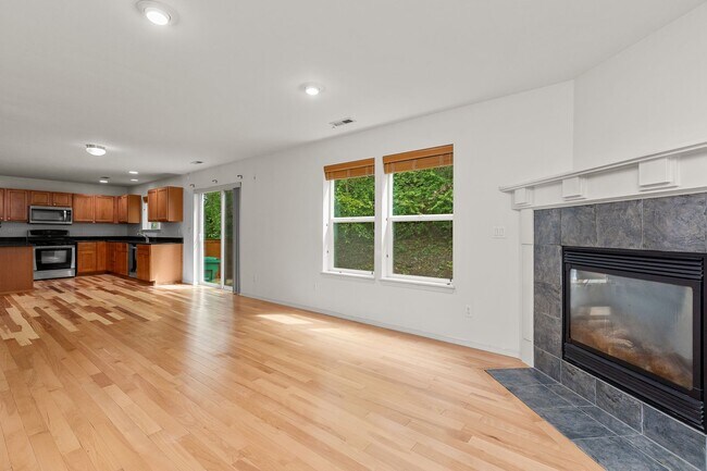 Building Photo - Stunning 3 bed, 2.5 bath home in desirable Bothell neighborhood