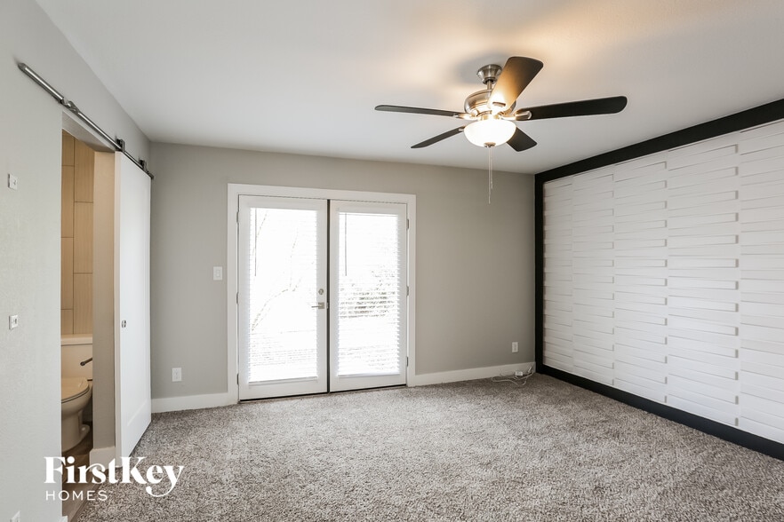 Building Photo - 1746 E Redfield Rd